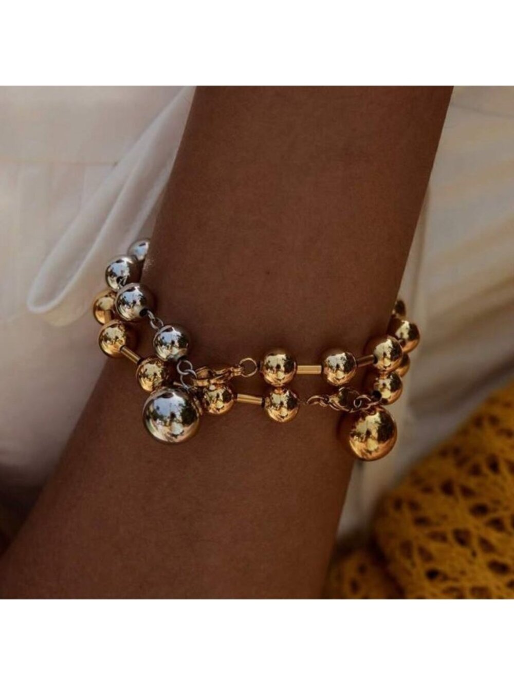 Elegant Two-Tone Beaded Bracelet Q27